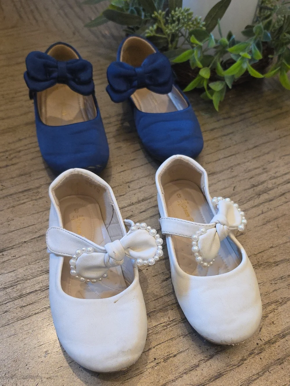 Kids Bow Mary Jane Shoes in Navy and White Size 10